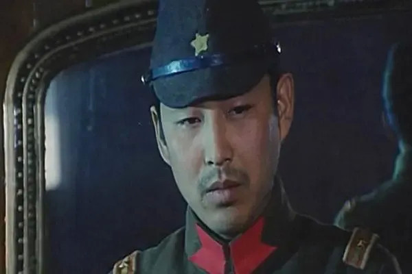 但是他也出演过一次冷酷的日本人,而且演得还很好,那就是在影片《屠城