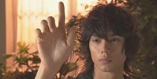 天道总司(水岛宏饰演)与他作骑士主角不同的是,天道总司这个角色像是