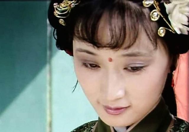 枉凝眉究竟写的是谁水中月和镜中花分别是指宝玉的两个妻子