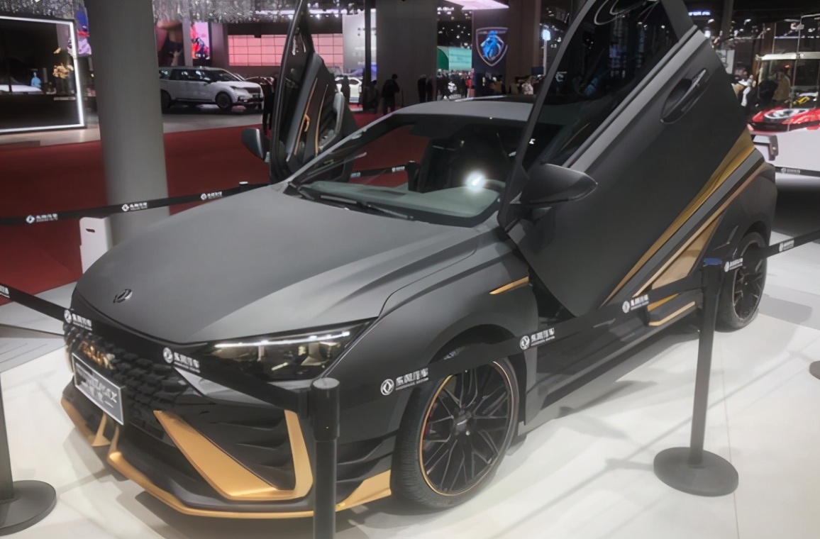 10万块的国产剪刀门性能车!超跑外观下动力到底如何?-新浪汽车