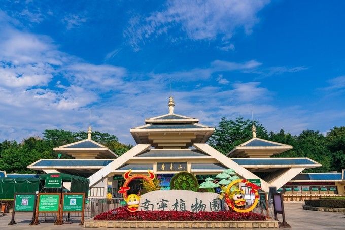 南宁有座青秀山,风景优美景色多,走路逛完要两天