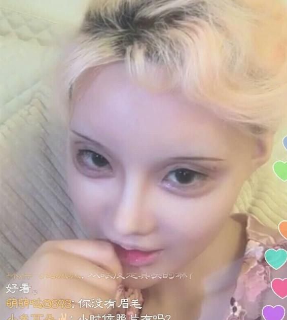 "真人芭比"迪丽拉为证没整容,直播间现场卸妆,素颜把我看愣了