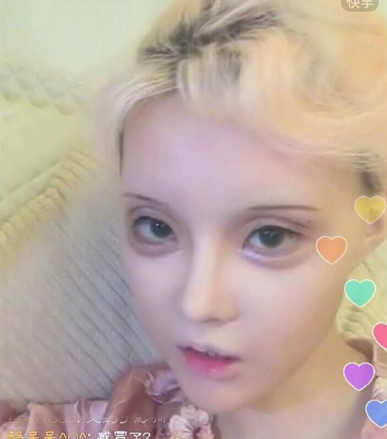 "真人芭比"迪丽拉为证没整容,直播间现场卸妆,素颜把我看愣了