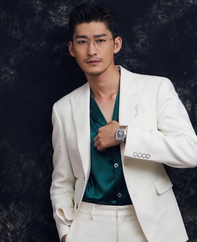 有图有真相,张翰真是肉眼可见的变老了,皱纹丛生,面部肌肉松弛,如果不