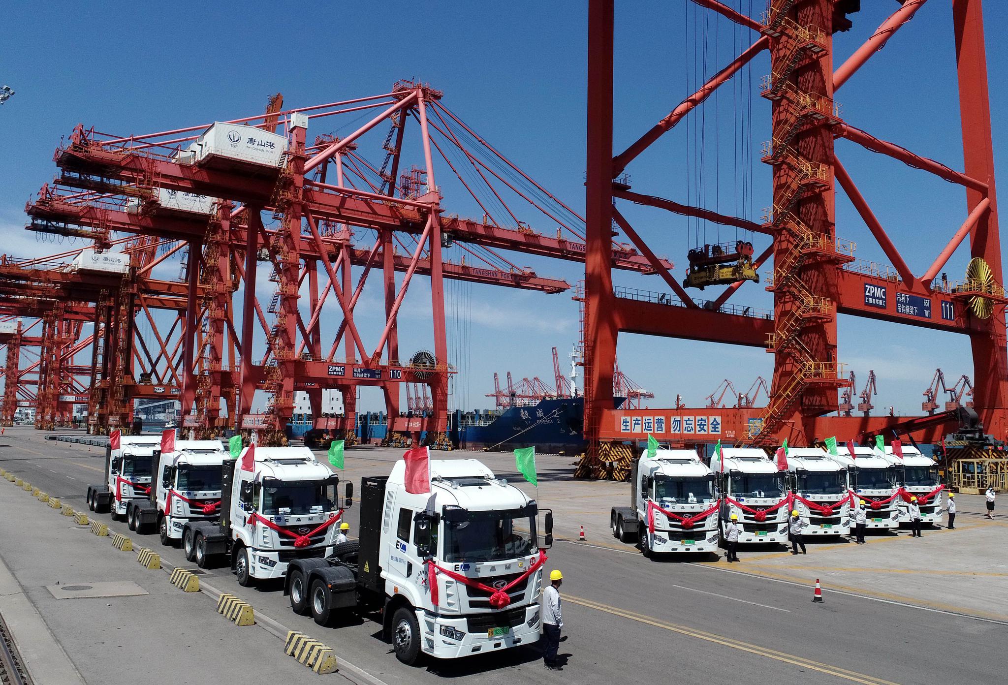 河北唐山:电动重卡助力临港物流绿色发展