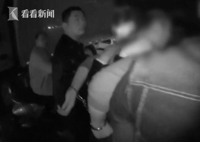 男子入室盗窃被“全程直播” 看到摄像头尴尬戴上口罩休闲区蓝鸢梦想 - Www.slyday.coM