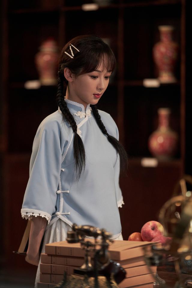 萌探开播杨紫穿旗袍上衣扮民国女学生又美出圈了