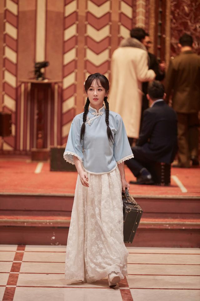萌探开播杨紫穿旗袍上衣扮民国女学生又美出圈了