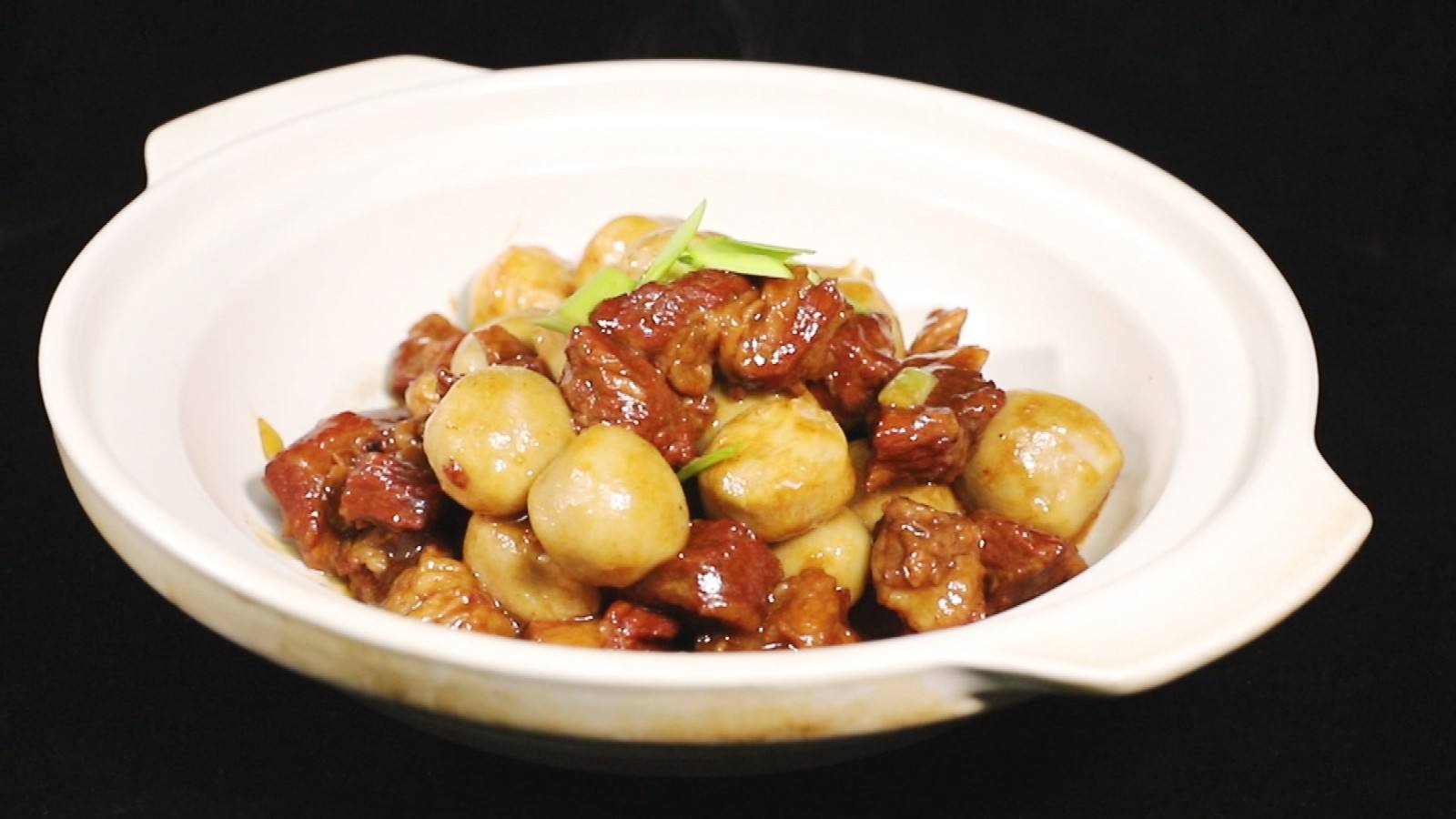 出锅那一刻香气四溢,端上桌就被抢光光|牛肉|香芋|芋头_新浪新闻