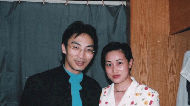 男歌手一唱而红,被伴舞砍毁容后惨遭嫌弃,今又成亿万富翁|毁容|陈少华