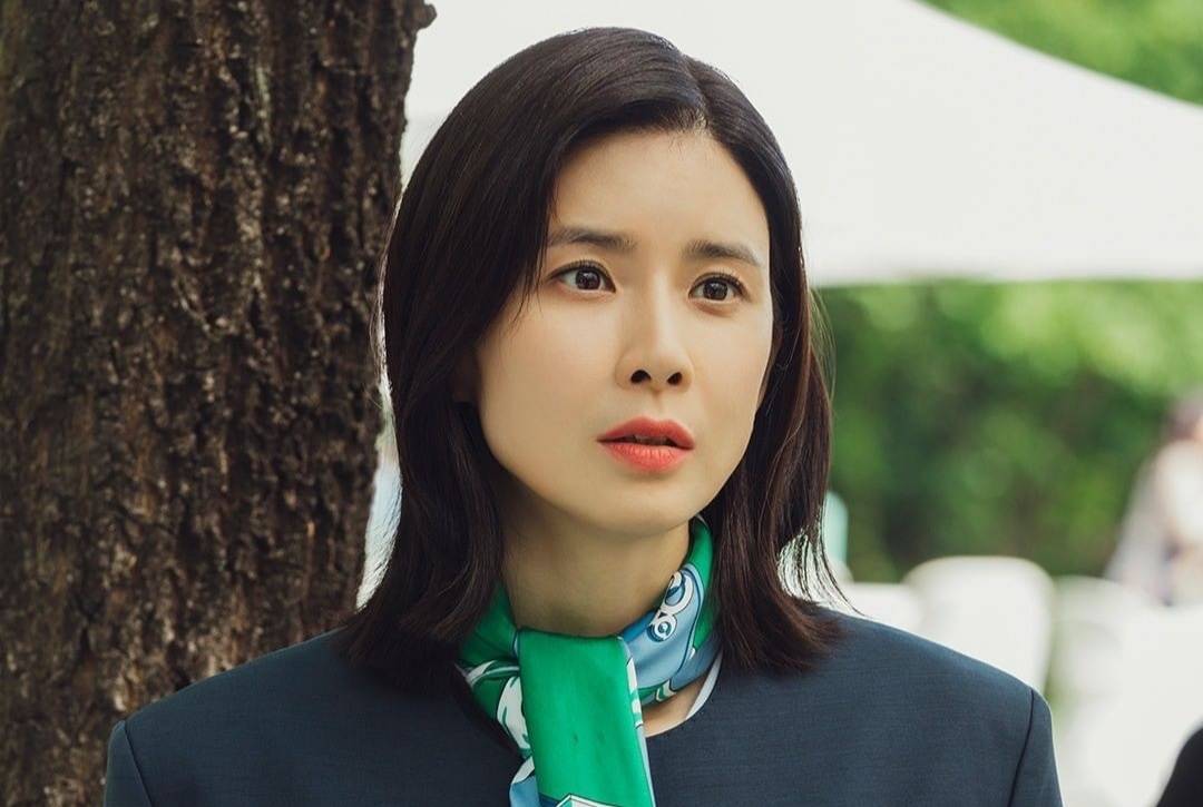 42岁李宝英再推新作,与金瑞亨搭档获好评,热度不输《顶楼》|顶楼|李宝