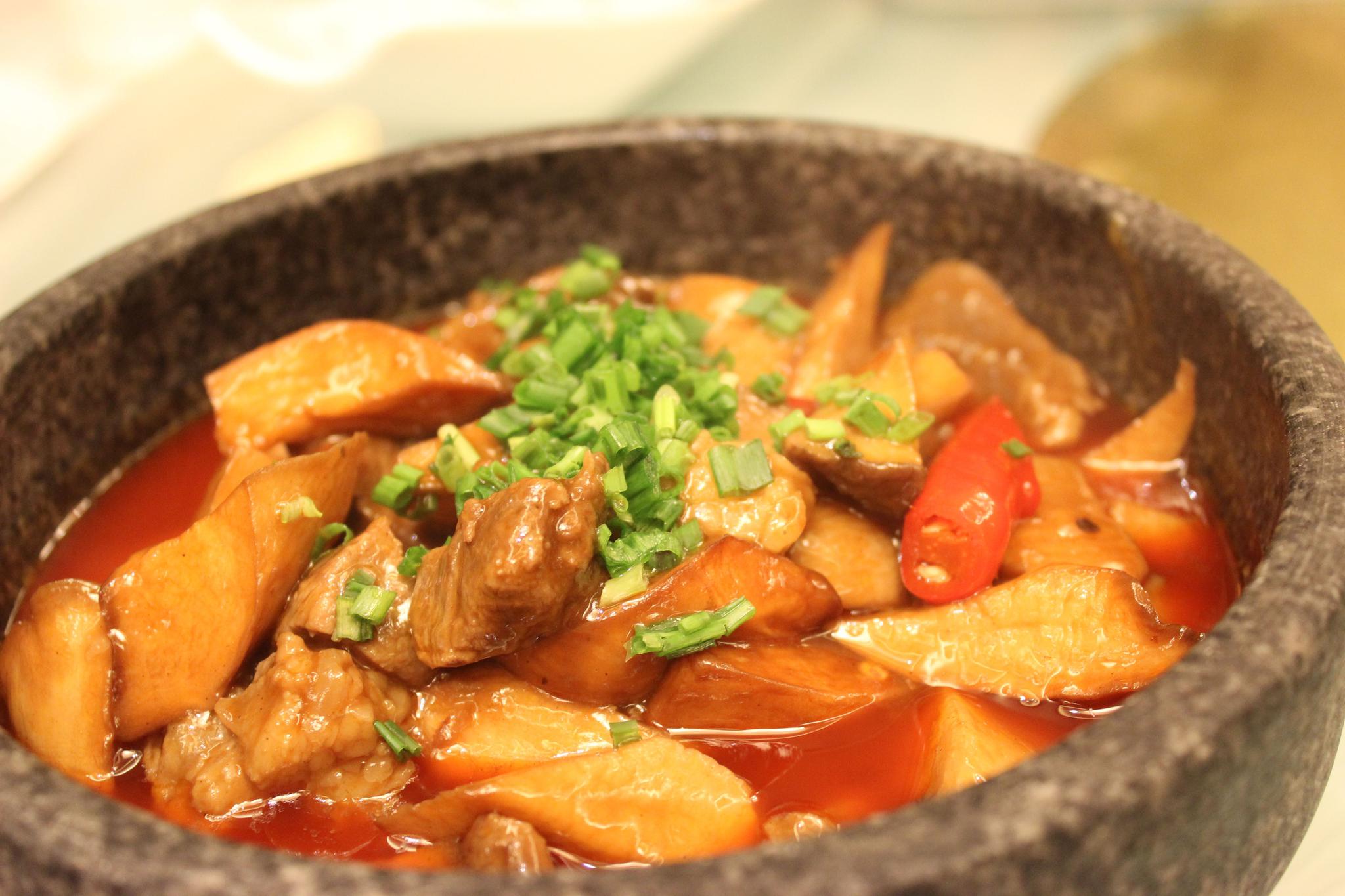 出锅那一刻香气四溢,端上桌就被抢光光|牛肉|香芋|芋头_新浪新闻