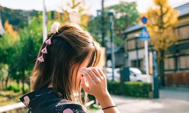 深圳：女子穿“和服”逛街,被一男子教训!这并非情感与理智之争休闲区蓝鸢梦想 - Www.slyday.coM