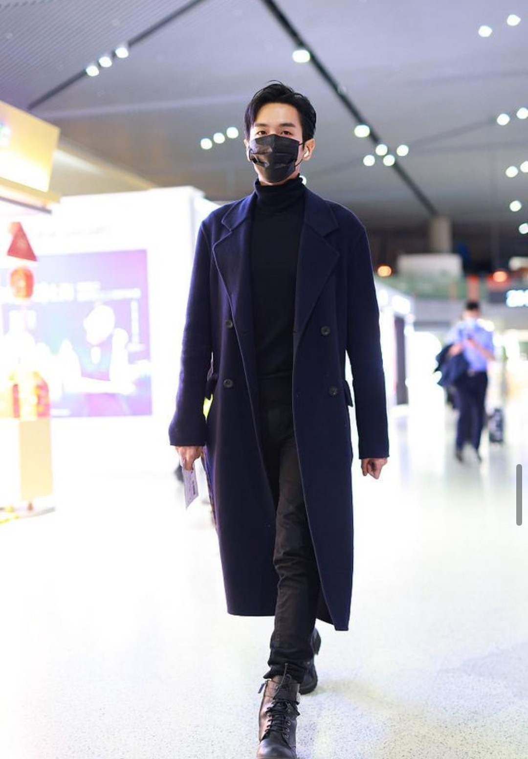 张若昀这身穿搭穿出了"筷子腿",走在大街上,连女生都要羡慕了