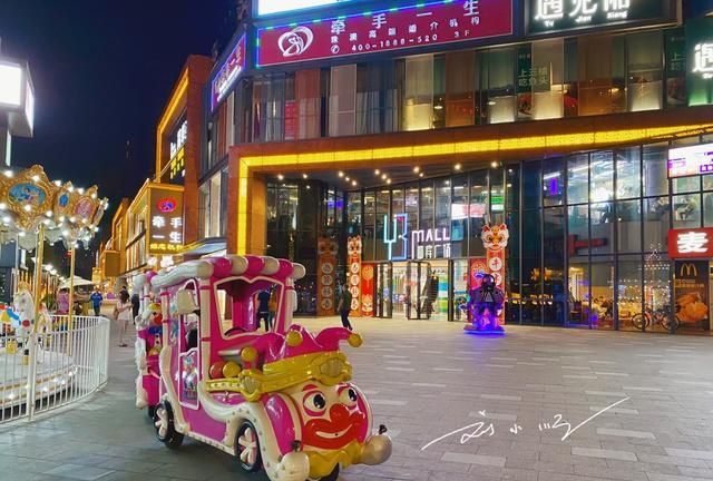 珠海拱北口岸附近的一家商场,地理位置很好,却没什么人气|拱北|迎宾