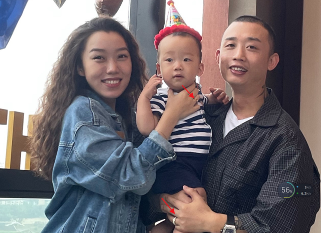 gai 王斯然为儿子庆1岁生日,夫妻俩戴婚戒秀恩爱,破不和传闻