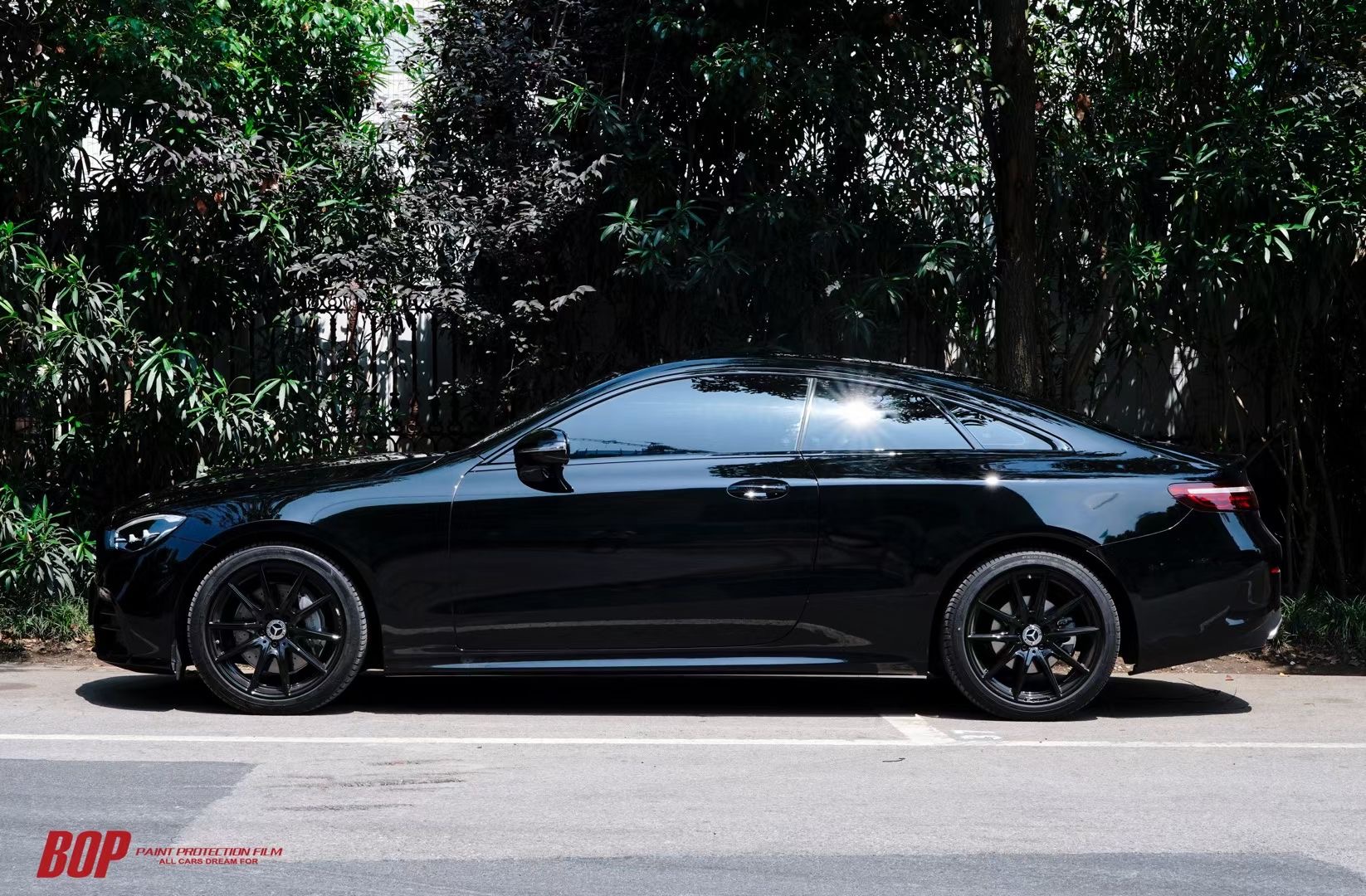 双门轿跑的帅气,从这辆奔驰e级 coupe看得出来!