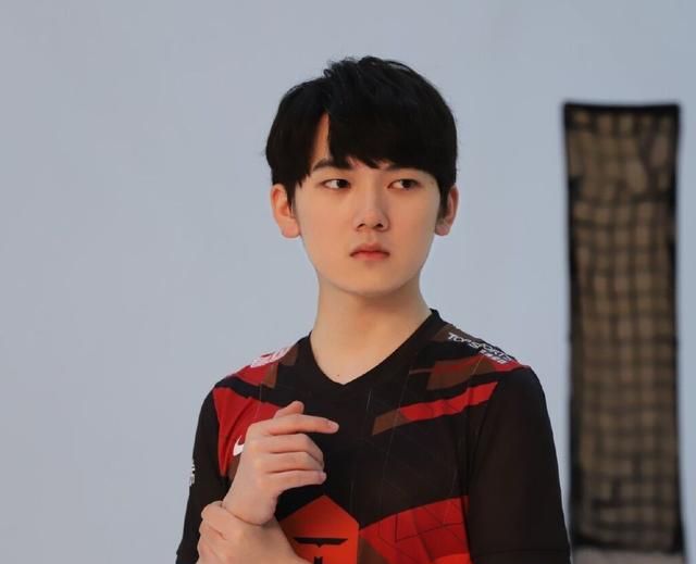 edg开始让小祥打训练赛,夏季赛和jkl相遇后,双方必有一人会受伤