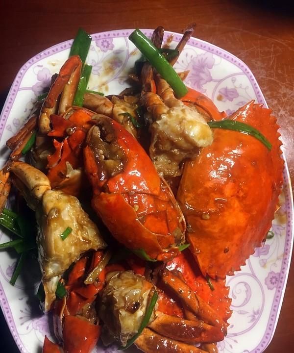 吃螃蟹的季节到啦!一道"姜葱炒青蟹"的家庭做法分享给大家