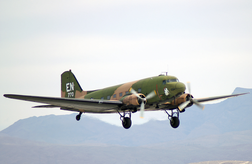 哥伦比亚幽灵ac47满负荷搭载枪炮担负打击毒贩重任