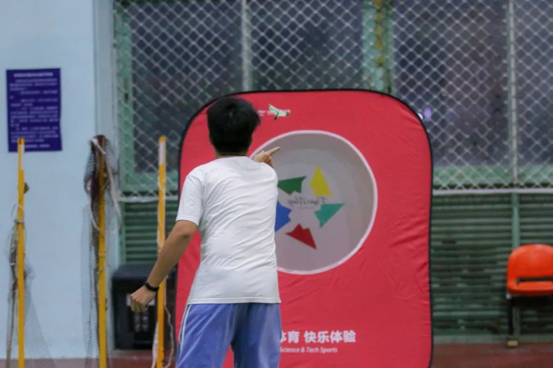 热点| 高校举办纸飞机大赛?看到第一名,网友:这是高手!