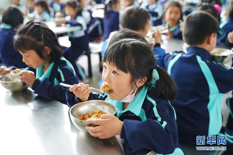 十年阳光照进山区孩子们的心田