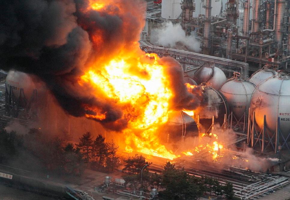 2011年,日本海上特大九级地震,福岛第一第二核电站都爆炸了