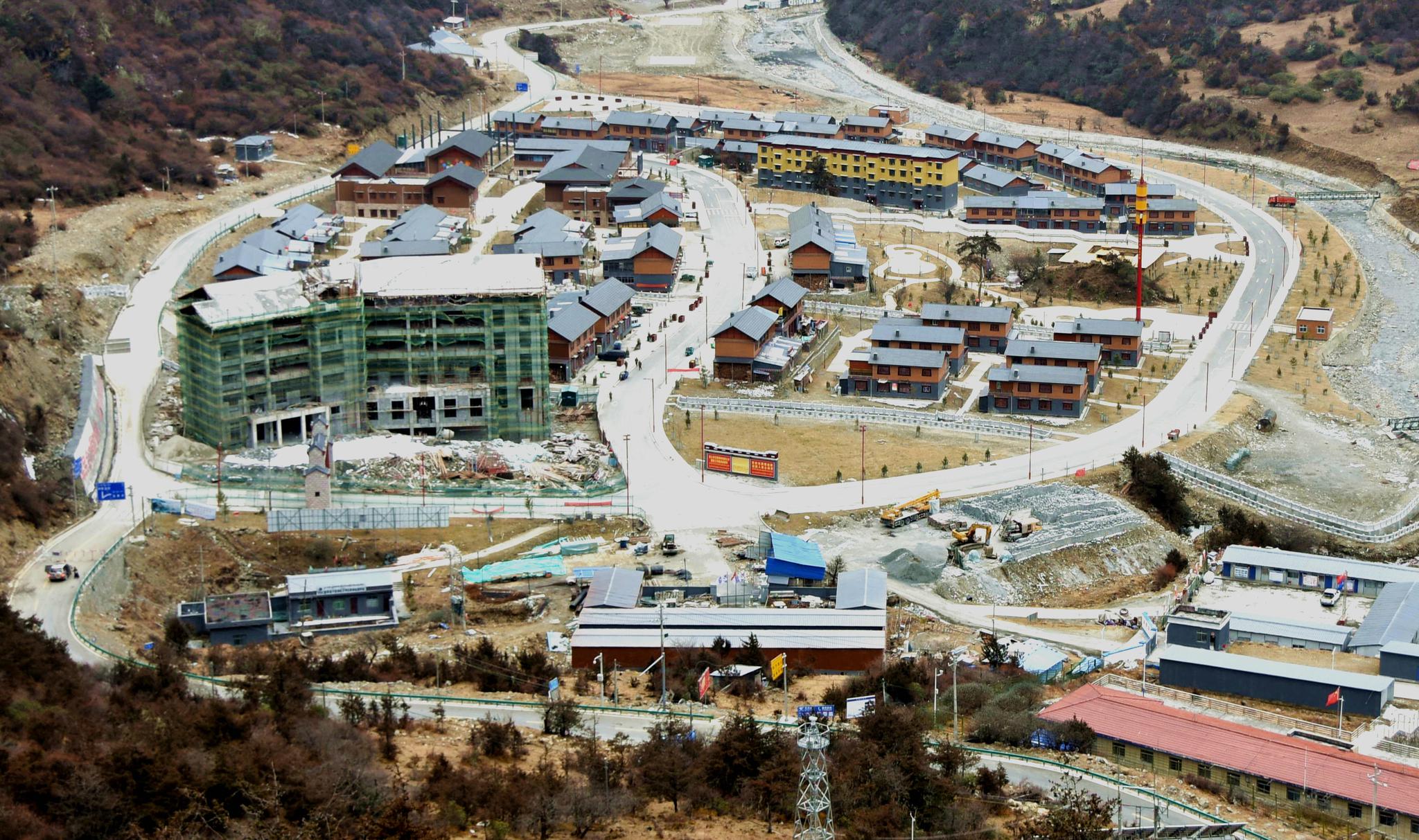 冬日里的山南市隆子县玉麦乡.