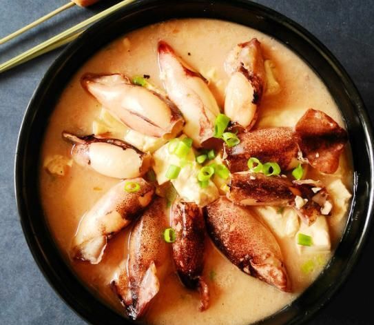 美食推荐:笔管鱼烧豆腐,咸鱼烧肉,贵妃鸡翅,豆鼓带鱼