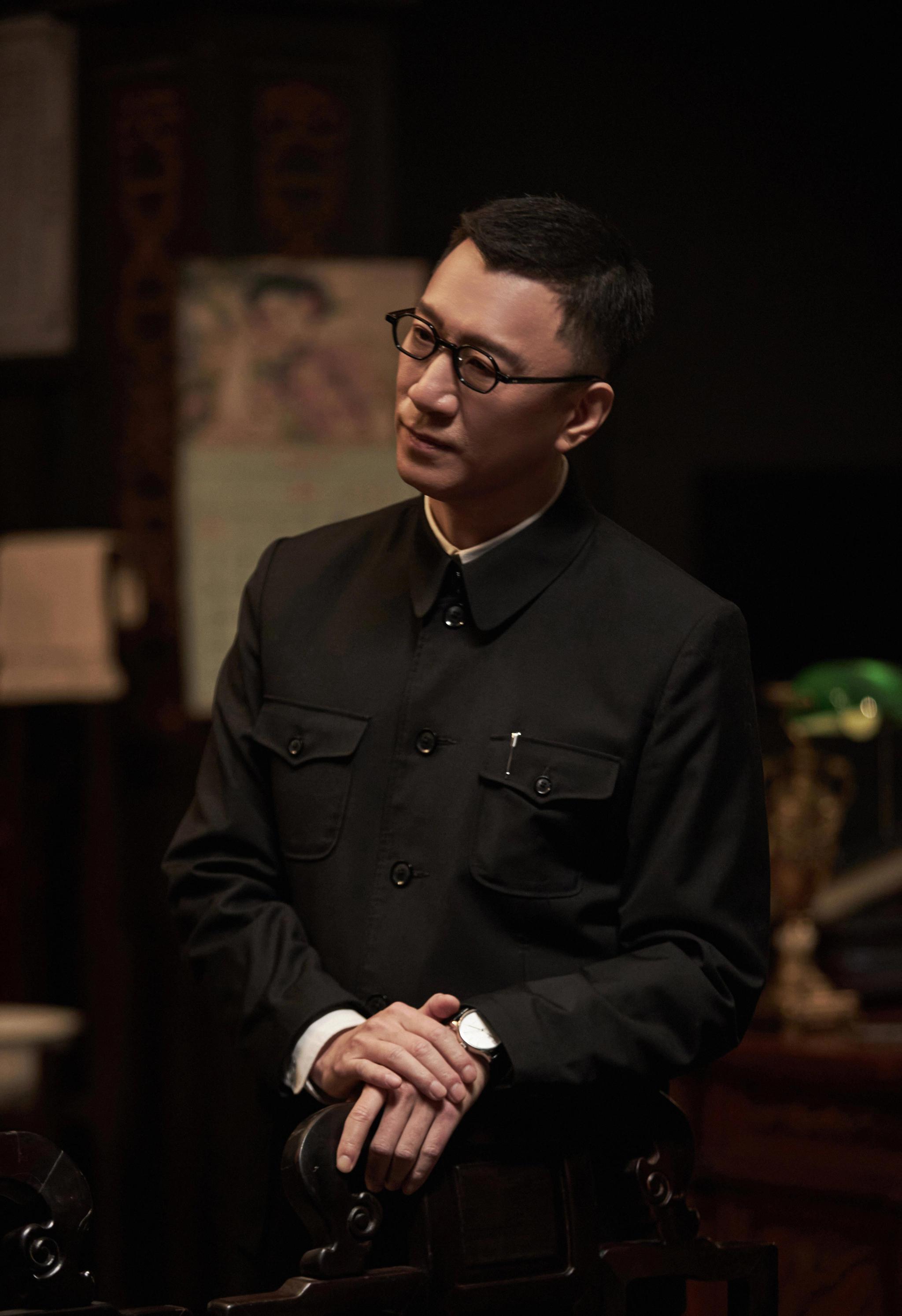 一眼认出多年前跟自己合作《潜伏》的老演员,那一段真的挺煽情的,成年