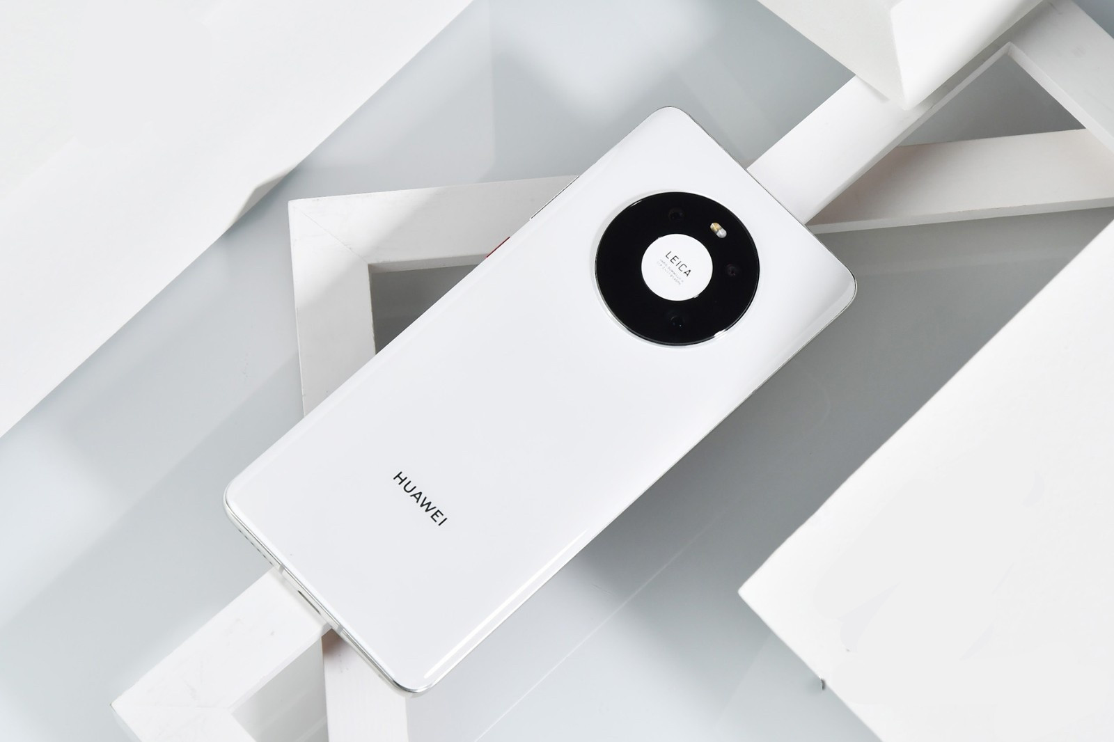 抢购价4999元麒麟9000e5000万40w入手即可首批升级鸿蒙os