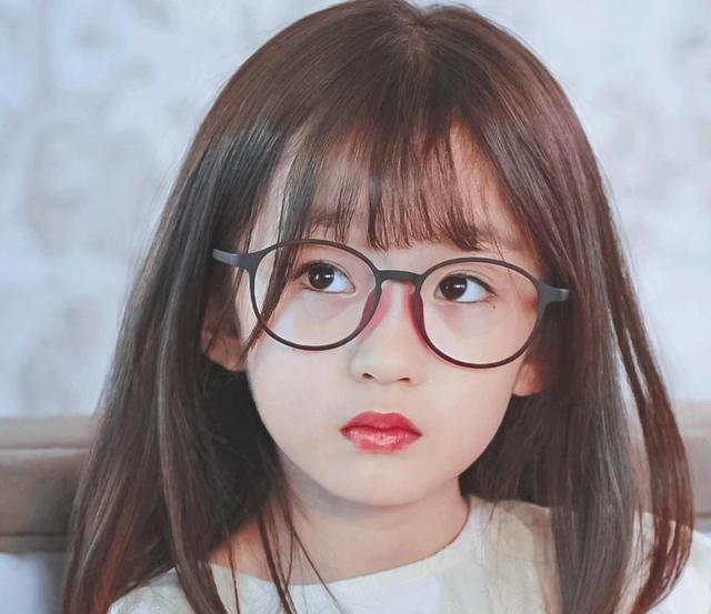 西竹篇半路捡的小女孩别急着送孤儿院可能养养就成了司藤