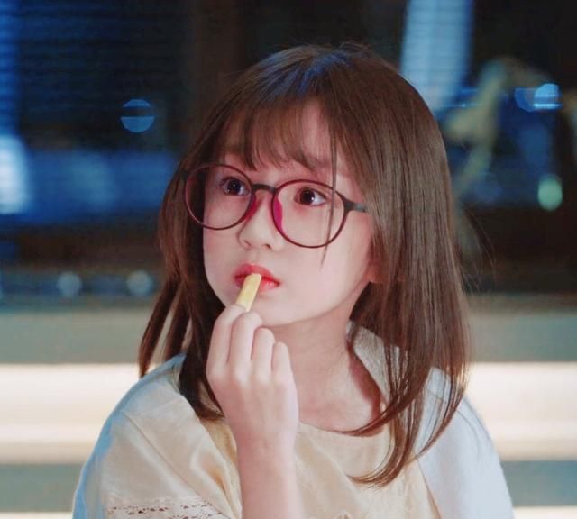 西竹篇半路捡的小女孩别急着送孤儿院可能养养就成了司藤