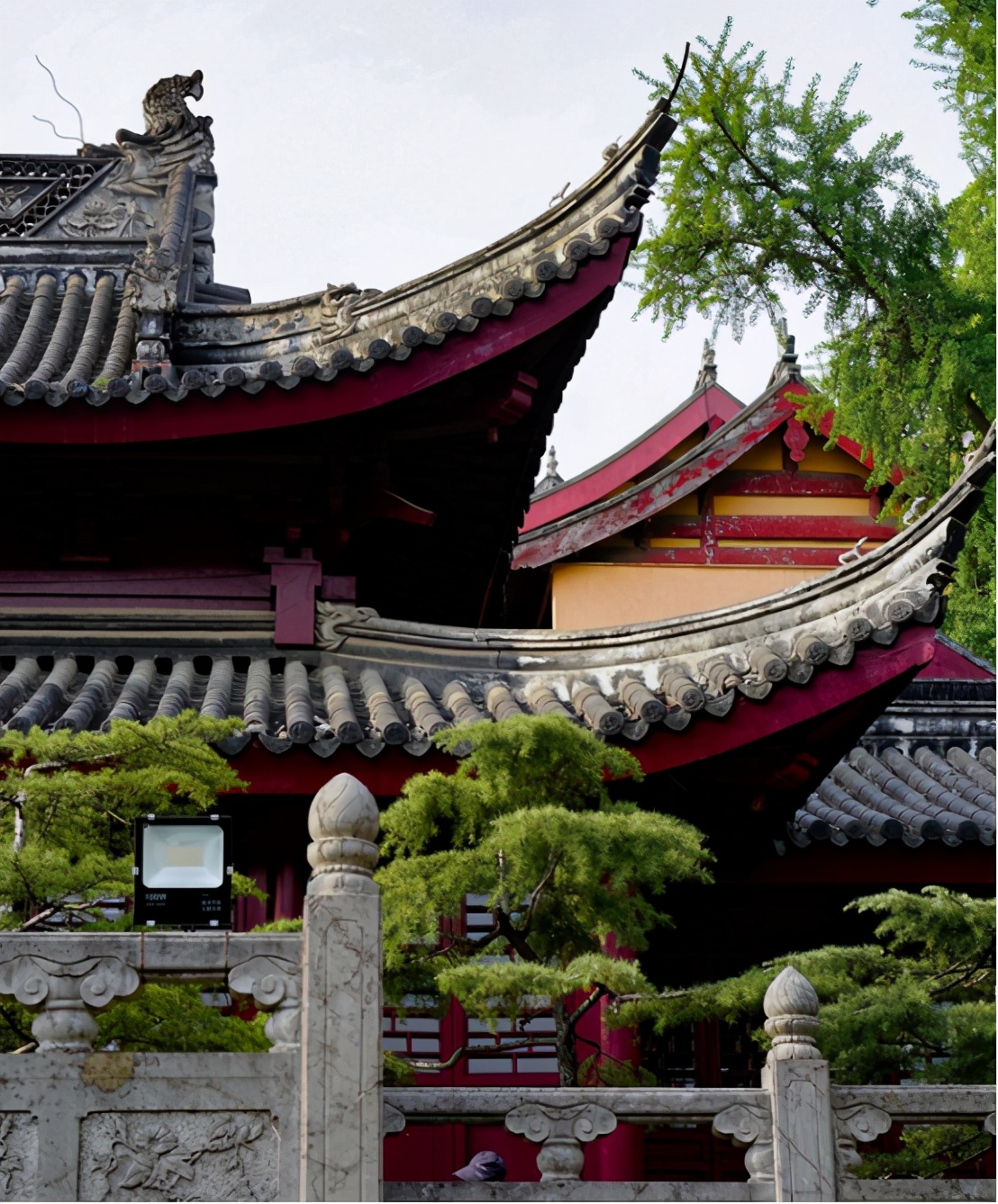 南京一座古寺,历经1700年历史,却依旧让年轻人十分喜爱|寺庙|鸡鸣寺