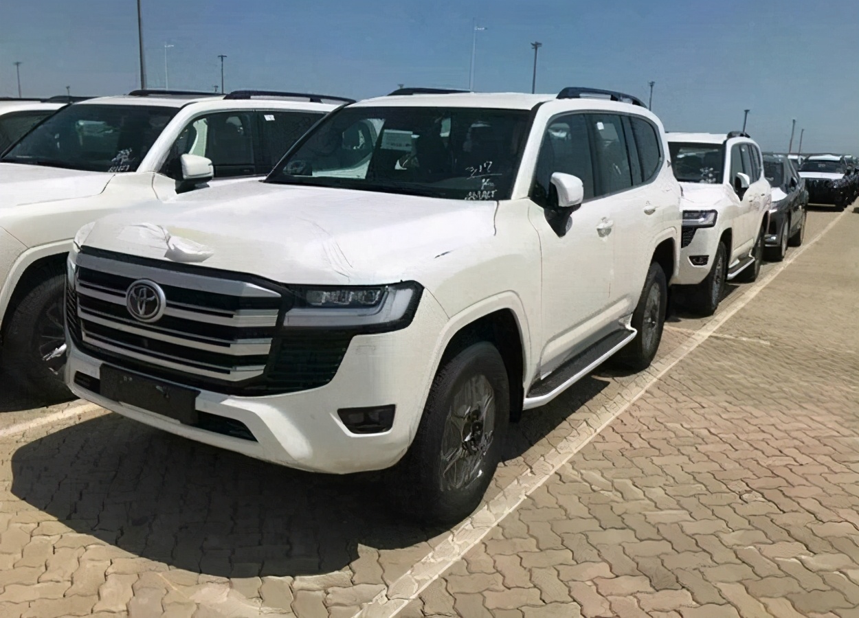 丰田兰德酷路泽谍照曝光 或搭10挡自动变速箱