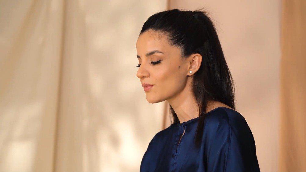 土耳其女歌手tinay带来一曲vard03m dostun bah04as03na