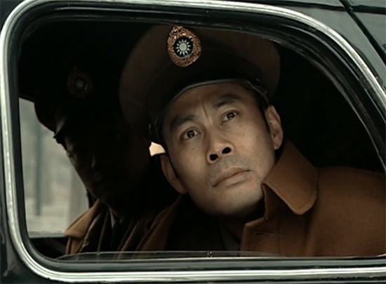 亮剑:同样是楚云飞离开大陆,新版一只手抓取,旧版是双手捧土