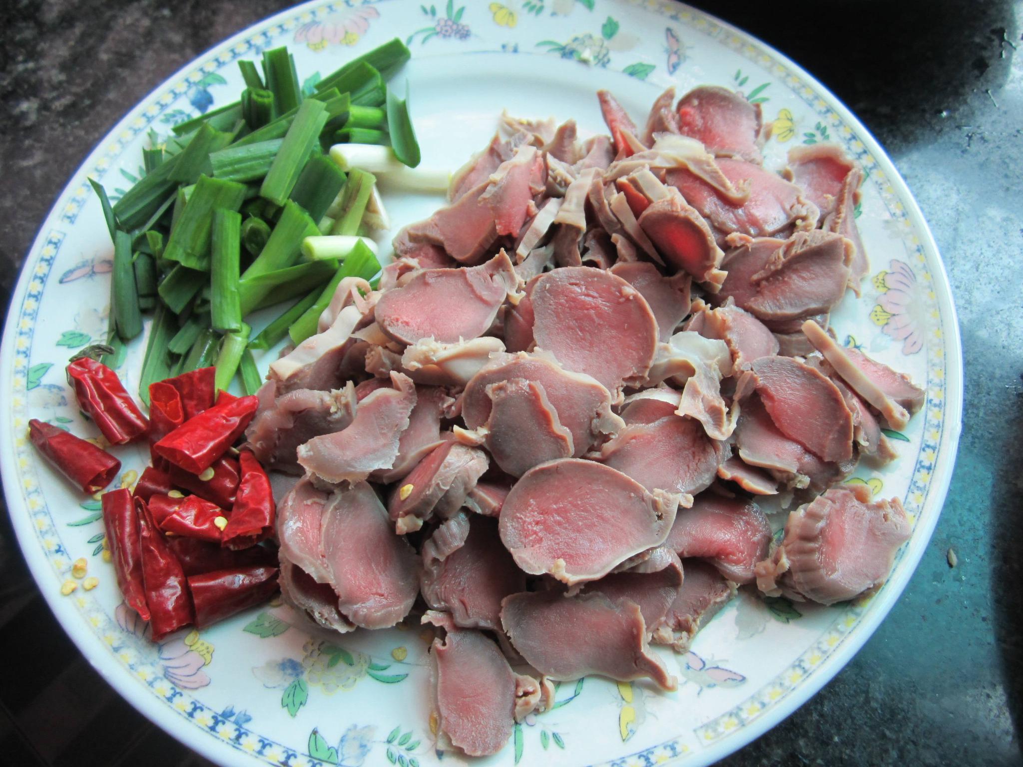 学会这样做鸭胗解馋下饭既好看又好吃老人小孩都吃的很过瘾