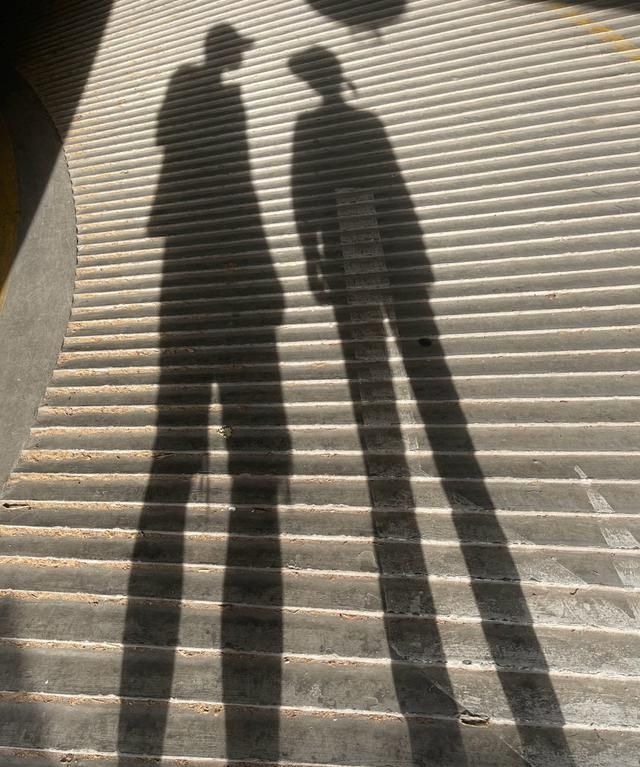 邓超晒与孙俪影子合影秀恩爱果然是娱乐圈稳当的一对