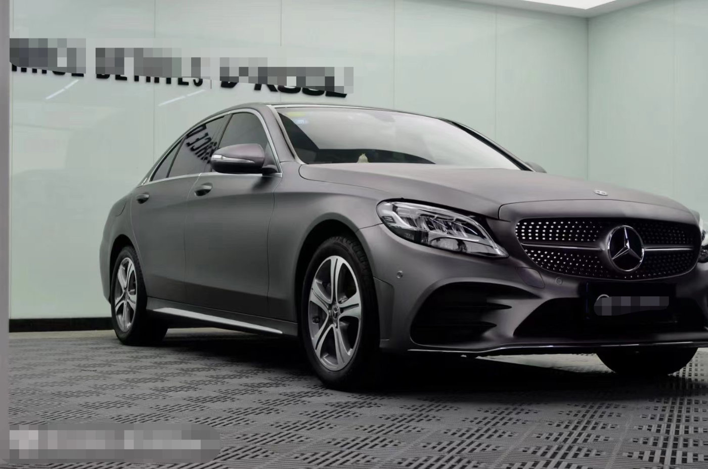 膜呗改色案例:奔驰c260全车换色amg山灰 高能亮相了