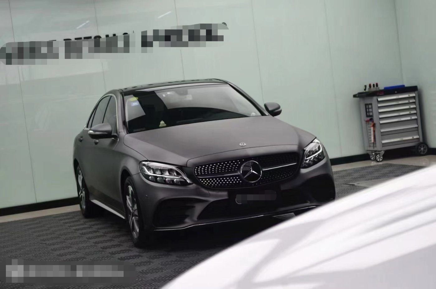 膜呗改色案例:奔驰c260全车换色amg山灰 高能亮相了