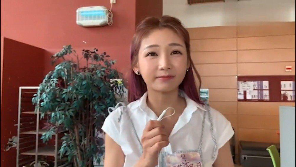 简淑儿於《 一笑渡凡间》中饰演清纯女工陆菁儿