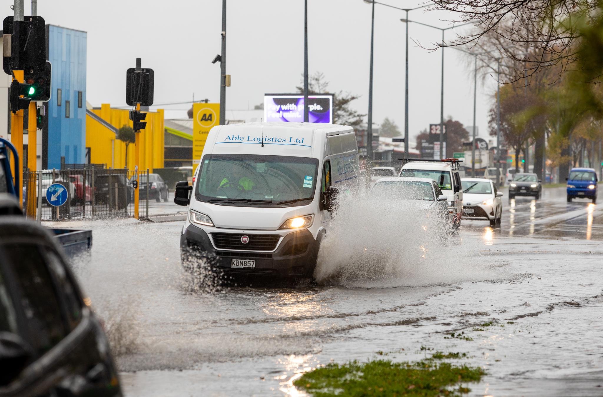 新西兰南岛遭遇洪涝灾害