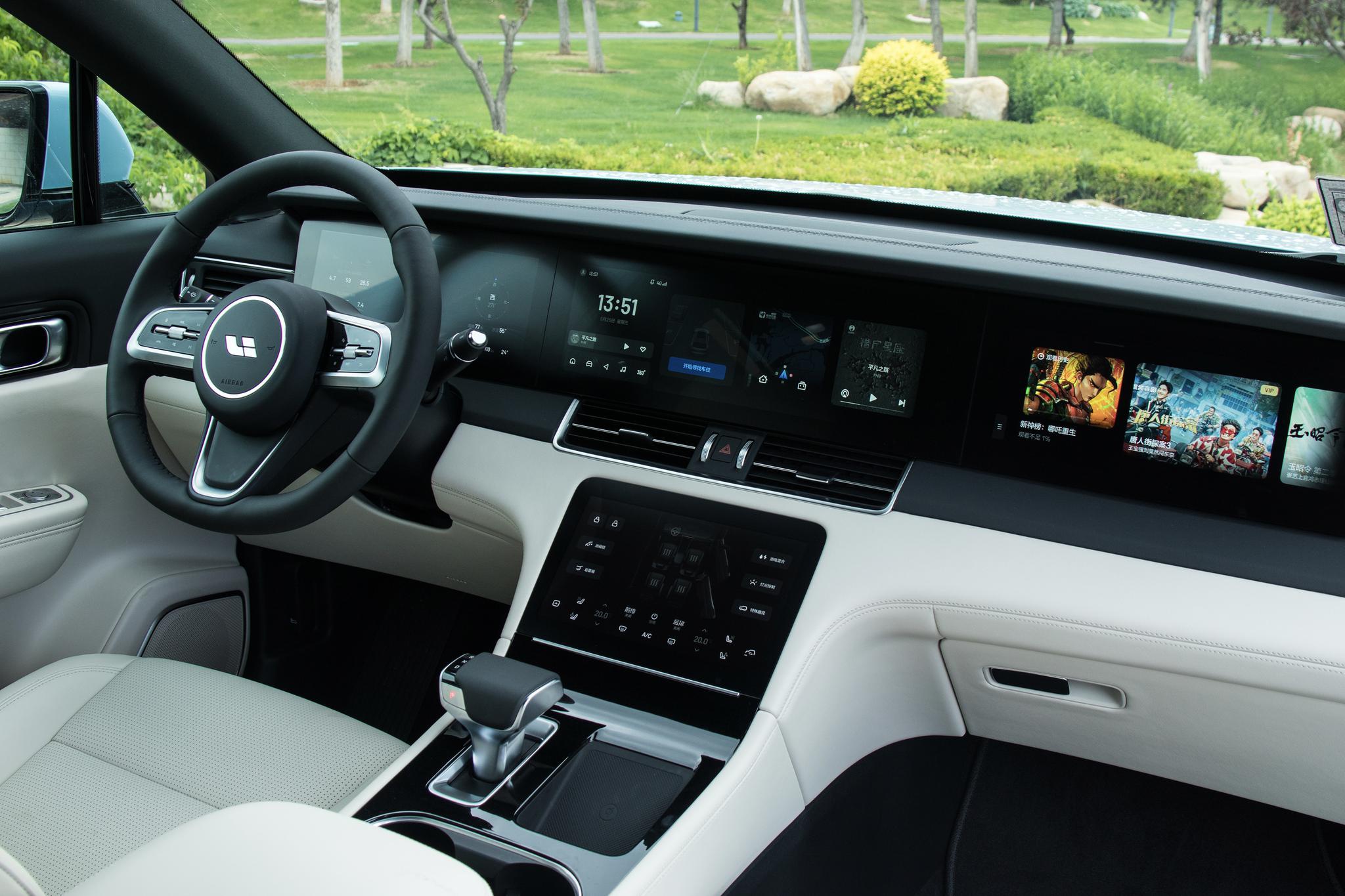 聪明的买车人丨摩卡牟足了劲儿改款理想one取消丐版新速腾