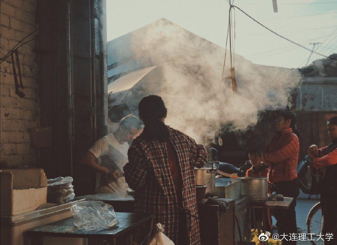 市井长巷聚拢来是烟火摊开来是人间