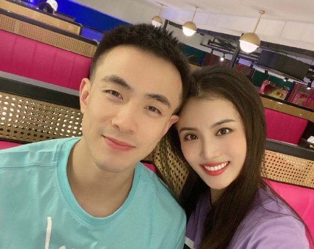 幸福美满!赵继伟秀恩爱和女友甜蜜接吻,7年爱情长跑准备新生活