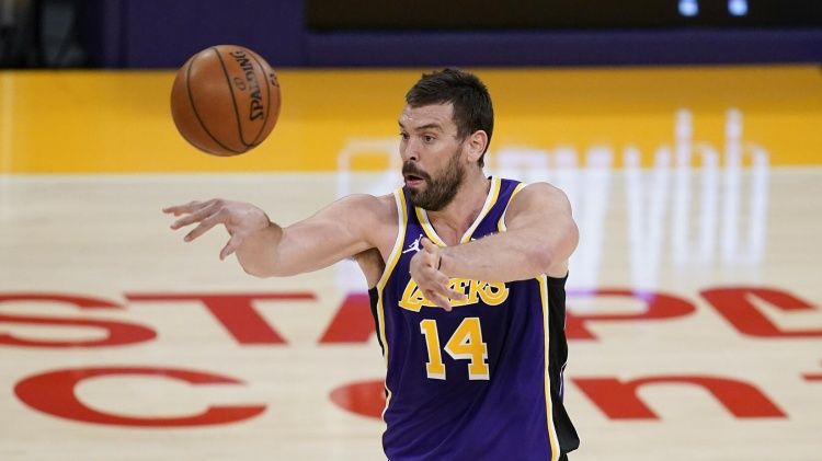 纳瓦罗:巴塞罗那下赛季的首要目标是想尽办法签回小加索尔