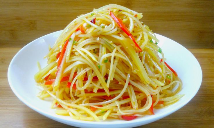 凉拌土豆丝时想要脆爽又入味那就跟我学习起来吧