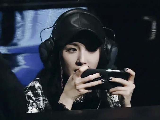 药水哥女友现身直播否认恋情拍段子也能成官宣