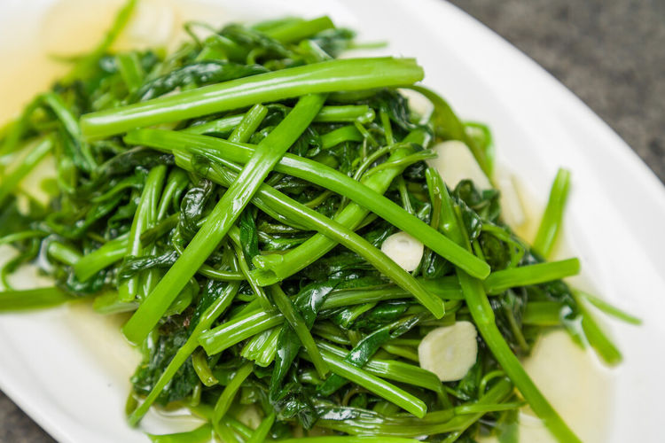 炒空心菜时,不要直接下锅,多加1样调料,翠绿爽口不发黑